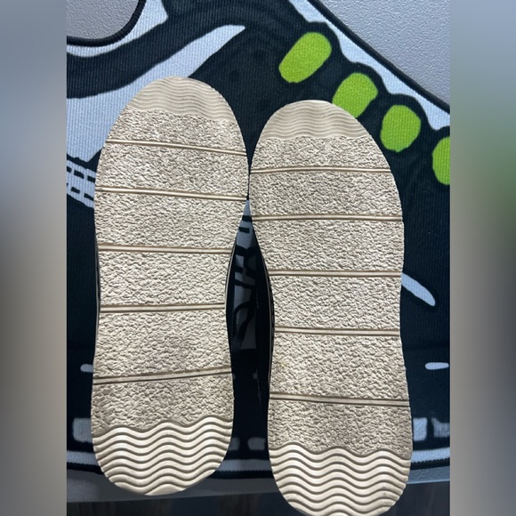 Hayeabi Mens Waterproof Winter Cold Weather Shoes with warm Fur Lining - Picture 2 of 5